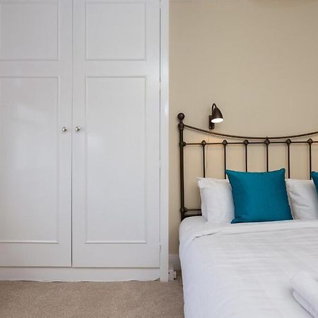 Quaint 2 Bedroom Flat - 9 Minutes Walk To Vauxhall Tube London Bagian luar foto