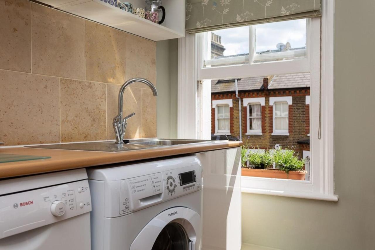 Quaint 2 Bedroom Flat - 9 Minutes Walk To Vauxhall Tube London Bagian luar foto
