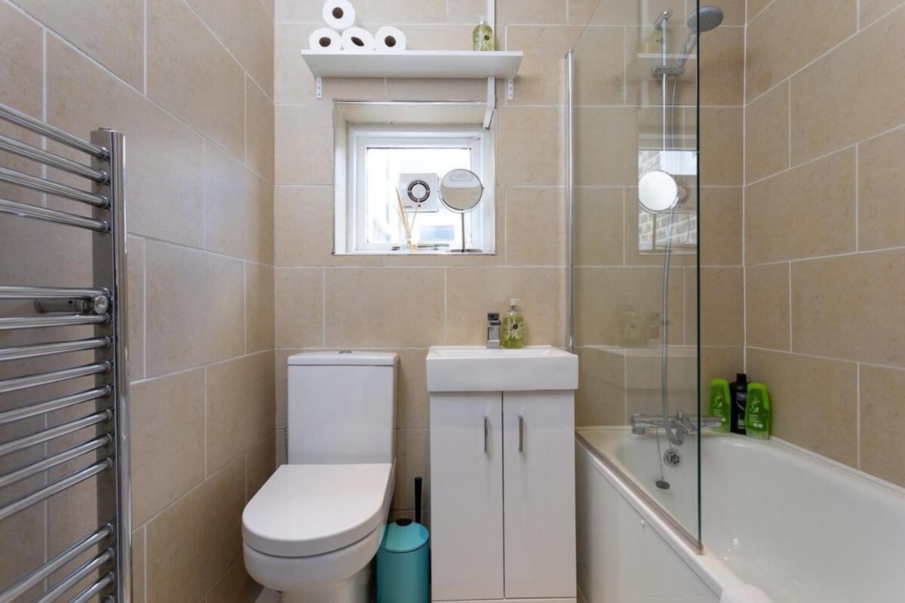 Quaint 2 Bedroom Flat - 9 Minutes Walk To Vauxhall Tube London Bagian luar foto