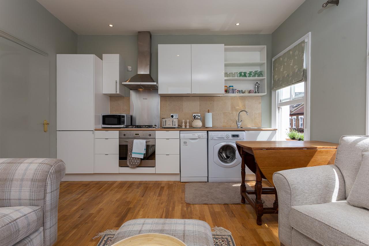 Quaint 2 Bedroom Flat - 9 Minutes Walk To Vauxhall Tube London Bagian luar foto