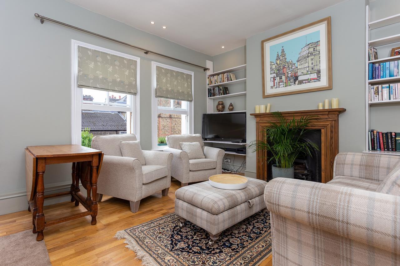Quaint 2 Bedroom Flat - 9 Minutes Walk To Vauxhall Tube London Bagian luar foto